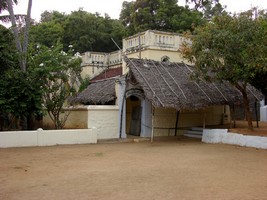 Bývalá ošetřovna Ramanášramu. Jedna  z budov, které pomáhal stavět Annamalai svámí