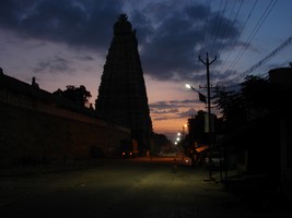 Brzké ráno u havního chrámu v Tiruvannamalai